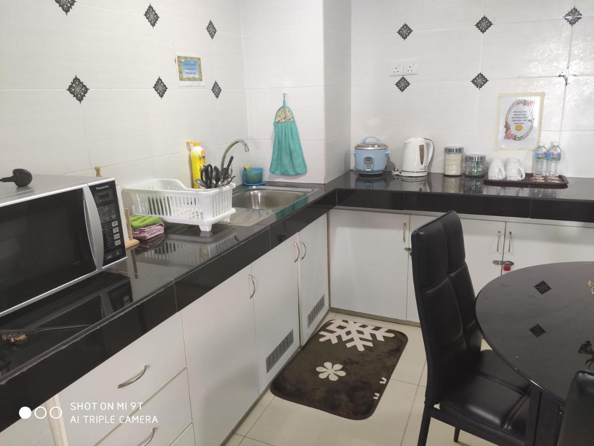 Apartmán Dperdana -Dinies Pool,Wifi, Centre Of Kota Bharu, 4-5 Pax Exteriér fotografie