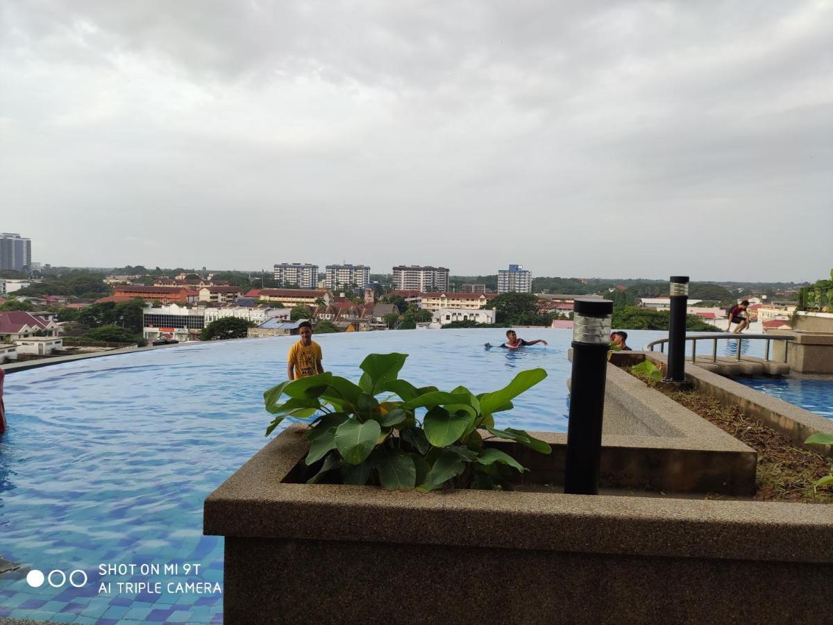 Apartmán Dperdana -Dinies Pool,Wifi, Centre Of Kota Bharu, 4-5 Pax Exteriér fotografie